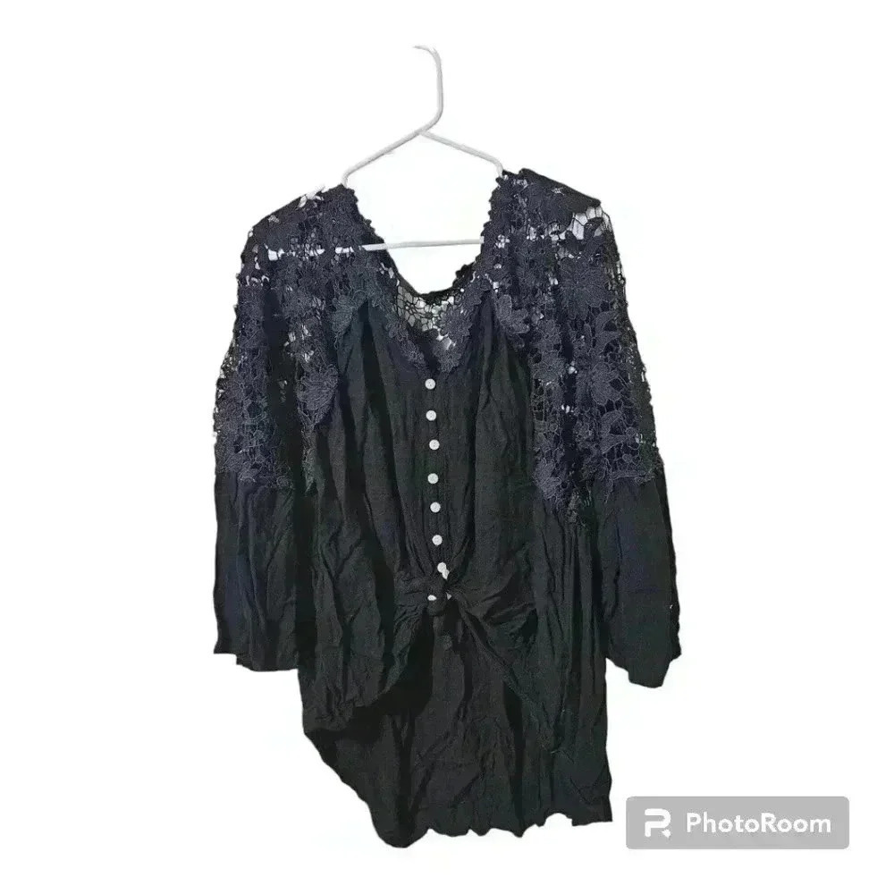 Womens plus size black blouse!